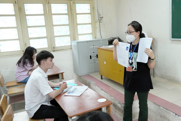 Toàn TP Hà Nội có 191 điểm thi tốt nghiệp THPT. Số phòng thi là 4070. Số phòng thi dự phòng là 362.