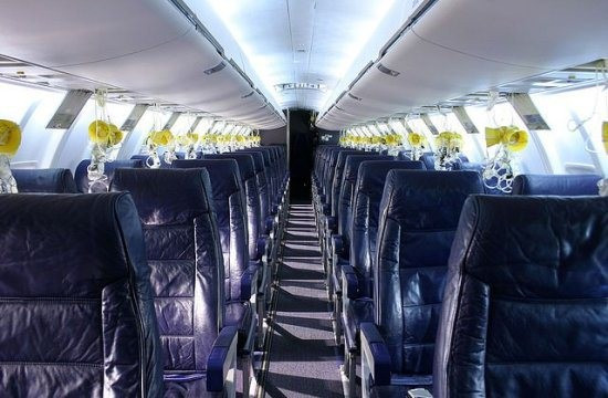 Mặt nạ dưỡng khí trên máy bay chỉ đủ oxi cho hành khách và phi hành đoàn sử dụng trong khoảng 15 phút. Tuy nhiên, quãng thời gian này quá đủ để phi công hạ độ cao máy bay xuống khu vực không khí dày hơn, nơi con người có thể thở bình thường.
