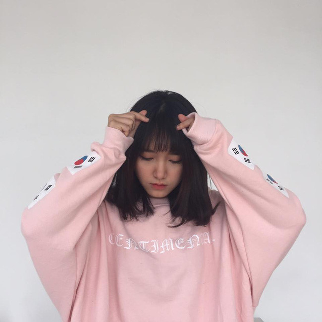 Vẻ ngoài vừa cá tính, vừa đáng yêu của Phương Nhi được nhiều dân mạng khen ngợi.