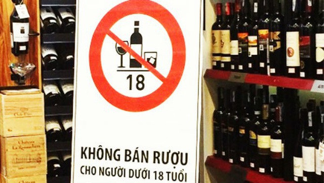 Ngày 1/1/2020, Luật Phòng, chống tác hại của rượu, bia còn quy định nhiều nhóm hành vi bị nghiêm cấm khác, như: Xúi giục, kích động, lôi kéo, ép buộc người khác uống rượu, bia; Người chưa đủ 18 tuổi uống rượu, bia và bán, cung cấp, khuyến mại rượu, bia cho người chưa đủ 18 tuổi.