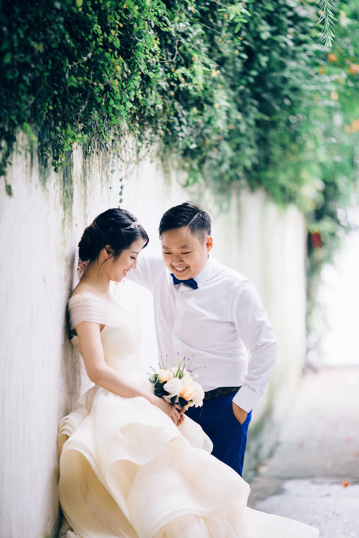 Học hết năm lớp 11, Trung lên đường sang Singapore du học. Giang cũng chuyển lên Hà Nội học Đại học. Hai người ít có thời gian liên lạc với nhau hơn, chỉ thi thoảng Trung về nước, có rủ hội bạn đi chơi cùng thì Giang tham gia được vài lần.