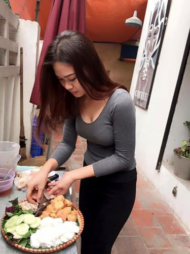 Từng có rất nhiều bạn trẻ khen ngợi vẻ ngoài cũng như thích thú khi ngắm nhìn nụ cười, tiếp xúc với sự niềm nở của Bạch Trà My khi đến quán của cô thưởng thức món bún đậu. Được tặng cho biệt danh "hot girl bún đậu", nhưng thời điểm cách đây hơn 1 năm, Trà My lại tỏ ra thích một cuộc sống bình lặng hơn. Cô không mấy quan tâm đến biệt danh mà các vị khách, dân mạng dành tặng mà chỉ tập trung vào công việc kinh doanh của mình.
