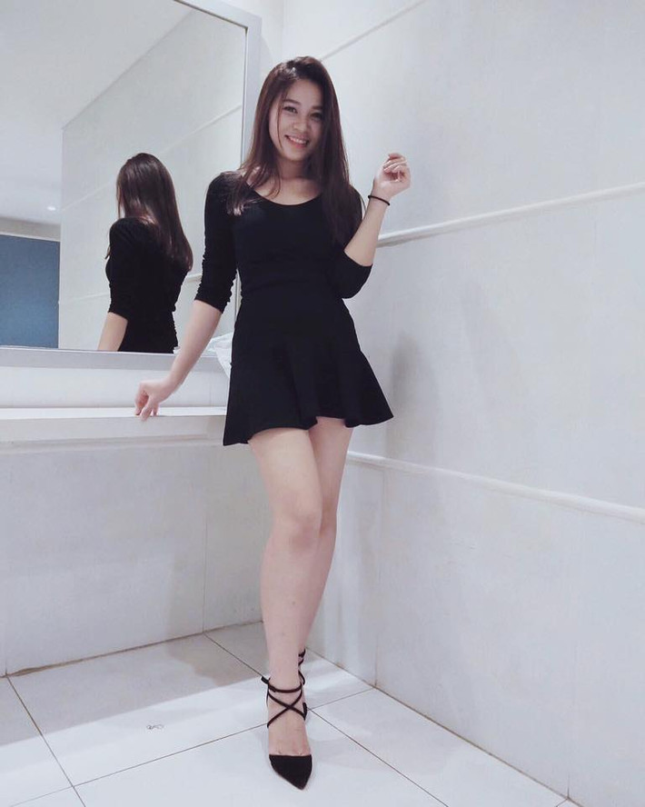 Có không ít dân mạng phát hiện ra rằng, "hot girl bún đậu" sở hữu thân hình, vóc dáng "không phải hạng xoàng". Ngoài làn da trắng hồng, Trà My còn nổi bật với thân hình "có da có thịt", vòng một gợi cảm, vòng 2 thon gọn và cách chọn trang phục cũng rất có kinh nghiệm.