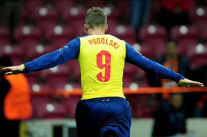 9. Lukas Podolski (số trận: 60, bàn thắng: 19, danh hiệu: 1): Cựu cầu thủ Cologne chưa bao giờ là chính mình kể từ khi đầu quân cho Arsenal. "Kèo trái tốt nhất thế giới" (theo lời Podolski tự nhận) chỉ ghi tổng cộng 31 bàn trên mọi đấu trường cho đội chủ sân Emirates trước khi bị đem cho Inter mượn vào năm 2014.