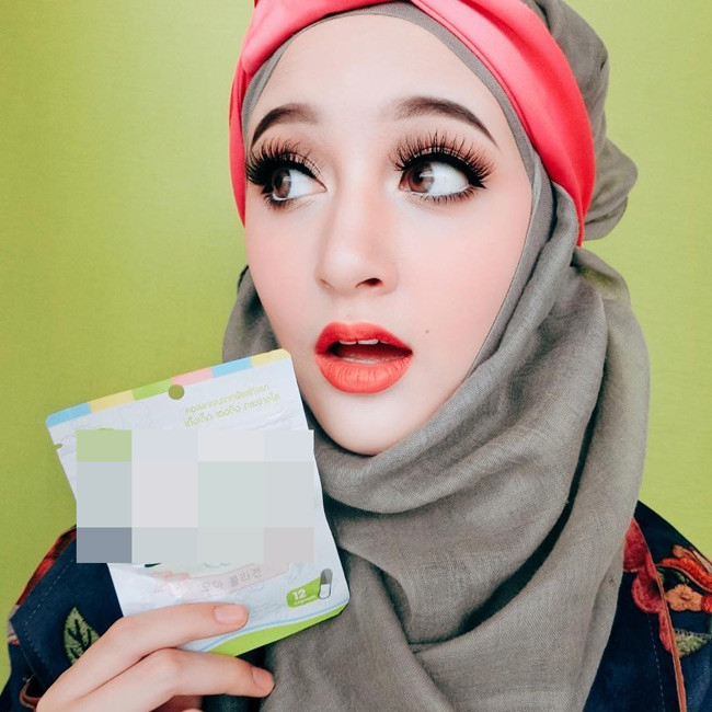 Việc trang điểm tỉ mỉ từ chân mày đến bờ môi giúp Saira ấn tượng hơn mỗi khi xuất hiện.