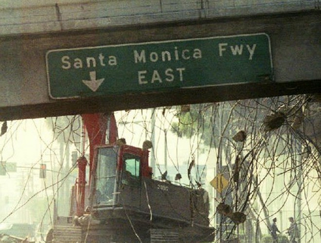 Năm 1994, trận động đất Northridge xảy ra tại khu vực phía bắc Los Angeles, kéo dài khoảng 20 giây, đã khiến 60-72 người thiệt mạng và 5.000 người khác bị thương, thiệt hại về tài sản lên đến 42 tỷ USD.