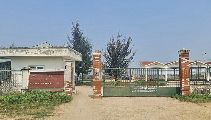 Năm 2012, UBND tỉnh Thanh Hóa có quyết định phê duyệt tiểu dự án nâng cấp bến cá Hoằng Phụ (Hoằng Hóa), thuộc dự án nguồn lợi ven biển vì sự phát triển bền vững với tổng mức đầu tư hơn 46 tỷ đồng. Dự án sau đó được điều chỉnh giảm xuống còn 43,6 tỷ đồng từ nguồn vốn vay Ngân hàng Thế giới (WB). (Ảnh: Công Thương).