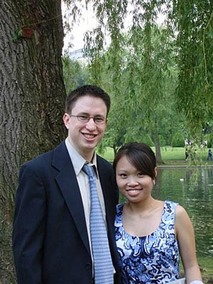 Le và hôn phu Jonathan Widawsky cùng học tại Đại học Rochester (New York). Năm 2007, cô tốt nghiệp trường này ngành sinh học và tiếp tục theo đuổi luận án tiến sĩ tại đại học Yale. Le mất tích chỉ vài ngày trước đám cưới của mình, dự kiến diễn ra ngày 13/9/2009. Sau vài ngày tìm kiếm, cảnh sát phát hiện thi thể của Annie Le được giấu trong tường nhà.