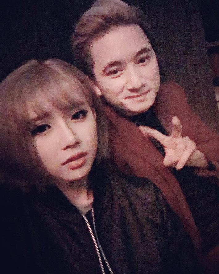 Ngoài ra, Huỳnh Khánh Vy cũng được phát hiện là chính là cô bạn gái hot girl của ca sĩ Phan Mạnh Quỳnh, người nổi tiếng với ca khúc "Vợ người ta" đình đám. Theo những chia sẻ trên trang cá nhân thì Khánh Vy và Phan Mạnh Quỳnh mới yêu nhau được vài tháng.