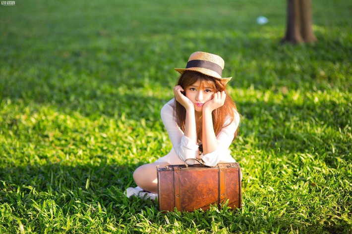 Nhiều cư dân mạng cho rằng chuyện tình của Khánh Vy với Phan Mạnh Quỳnh có thể tạo ra lợi ích rất lớn cho công việc kinh doanh, bán hàng trên mạng của Khánh Vy. Tuy nhiên, những người thân thiết với Khánh Vy lại khẳng định cô hot girl Nha Trang này vốn đã có sức hút từ trước nên việc "dựa hơi' Phan Mạnh Quỳnh để nổi tiếng chỉ là lời đồn đoán, phán xét chủ quan.