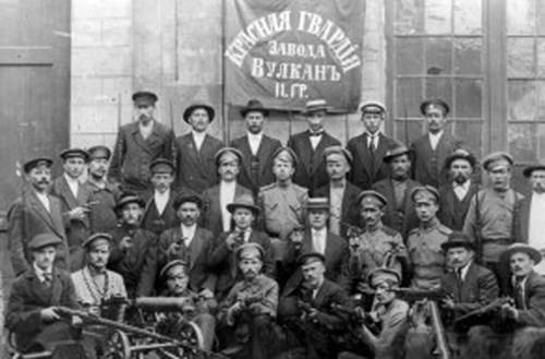 Cách mạng tháng Mười Nga năm 1917. Đây là một sự kiện lịch sử đánh dấu sự ra đời của nhà nước Nga Xô viết. Cuộc cách mạng này đã đánh đổ chế độ quân chủ chuyên chế, khai sinh ra chế độ xã hội chủ nghĩa đầu tiên trong lịch sử loài người.