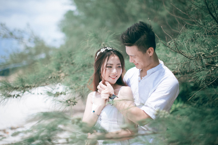 Mê mẩn trước sự bao la và vẻ đẹp khó cưỡng của biển, đó là lý do khiến cặp đôi Đỗ Văn Tú – Trần Hà Phương quyết định lựa chọn đảo Quan Lạn (Quảng Ninh) để thực hiện bộ ảnh cưới đáng nhớ.