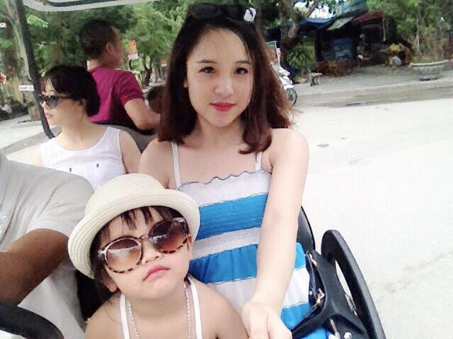 Thương con và luôn hết lòng vì con, chị Oanh từ lâu cũng đã bỏ qua những áp lực từ dư luận, những điều tiếng không hay từ xã hội, những câu chuyện gán ghép đồn thổi không hay về cuộc sống nuôi con một mình của chị.