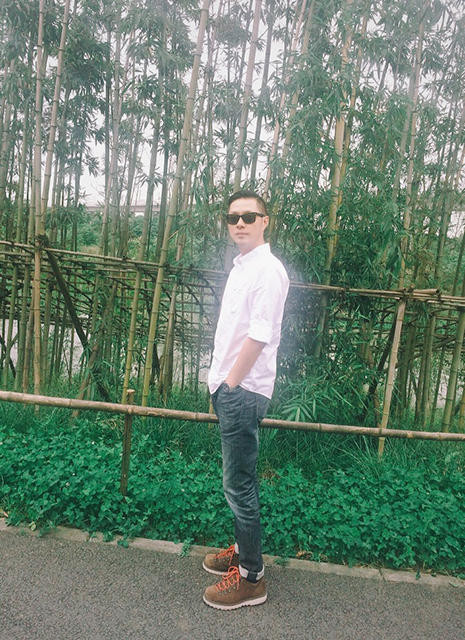Không ai có thể đoán được tuổi thật của ông bố nếu chỉ nhìn những bức ảnh như thế này.