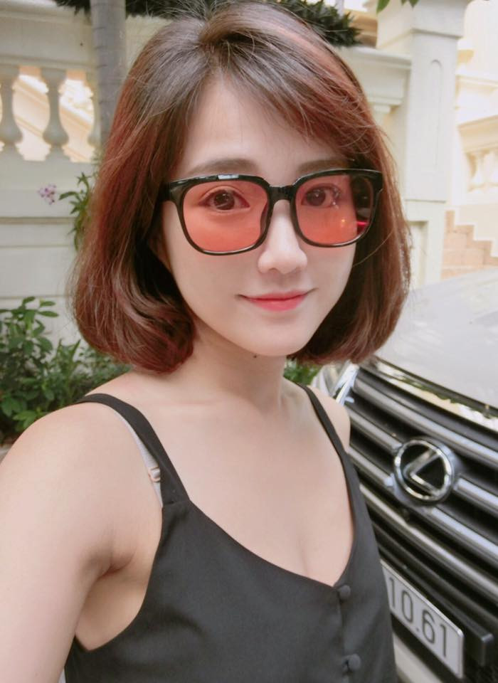Tuy chưa thể quen ngay với kiểu tóc này của Kiều Trinh nhưng đến nay dân mạng vẫn quan tâm và gửi khá nhiều nhận xét tích cực. Kiểu tóc ngắn hoàn toàn không làm Kiều Trinh "xấu đi" như nhiều người lầm tưởng, mặt khác nó còn khiến cô hot girl 9X này trở nên nổi bật, mới mẻ hơn rất nhiều.