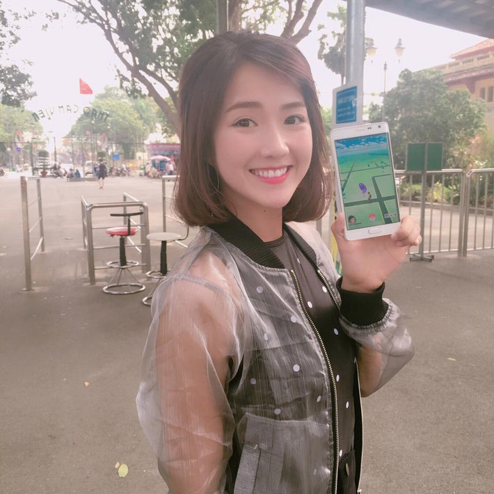 Với mái tóc ngắn này, Kiều Trinh cũng lựa chọn những trang phục cá tính, phá cách hơn trước đây một chút. Thật khó để so sánh Kiều Trinh để tóc dài hay ngắn đẹp hơn, tất cả phụ thuộc vào cảm nhận của từng người.