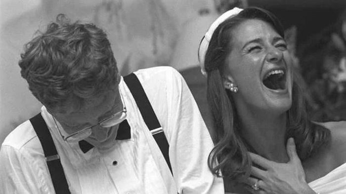 Hôm 2/5, Bill Gates tuyên bố ly hôn người vợ Melinda sau 27 năm chung sống. Theo Forbes, Gates hiện là tỷ phú giàu thứ 4 thế giới với khối tài sản trị giá 130,5 tỷ USD. Tuy nhiên, Bloomberg Billionaires Index định giá con số đó lên tới 146 tỷ USD. Ảnh: Twitter.