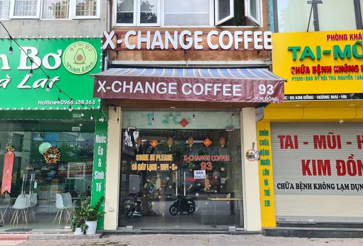 Nhiều quán cà phê trên phố Kim Đồng chỉ bán mang về.