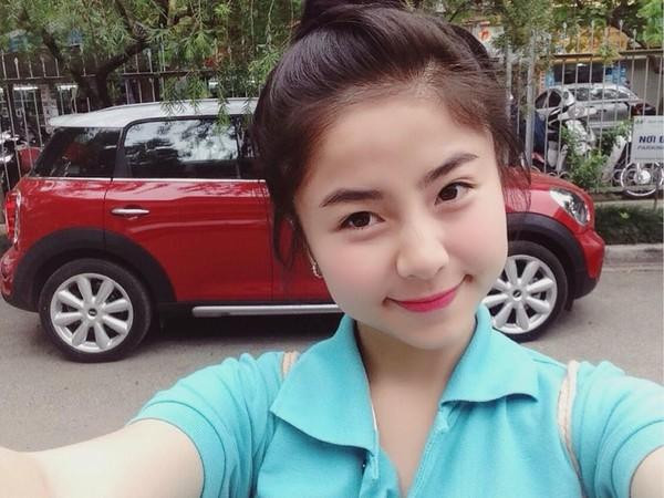 Nam Thương ghi dấu ấn mạnh mẽ với cư dân mạng bằng vẻ ngoài xinh xắn và đáng yêu cùng việc là vợ của anh chàng "đẹp trai nhiều người yêu" Ba Duy đình đám một thời. Nhiều người ưu ái còn dành tặng cho Nam Thương biệt danh "cô nàng sở hữu gương mặt tròn đẹp nhất Việt Nam".