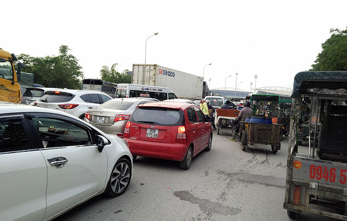 Trước đó, sáng cùng ngày những thương binh nói trên lao thẳng vào phía văn phòng trụ sở VFF đòi mua vé.