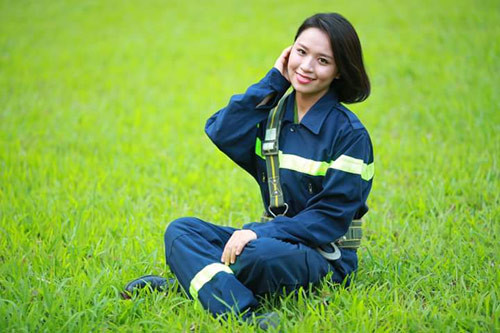 Thu Huyền là gương mặt gần đây rất thường xuyên xuất hiện trên các trang khuyến học, các bài báo nói về một tấm gương học tập, rèn luyện xuất sắc, cùng với đó là một mục đích, ước mơ mang tầm cỡ trong tương lai. Là sinh viên của khóa D27, Đại học Phòng cháy chữa cháy - ngôi trường có số nữ sinh chỉ đếm trên đầu ngón tay, nhưng Thu Huyền đã vượt qua nhiều khó khăn trong vấn đề thích nghi để học tập, rèn luyện thật tốt, đạt số điểm tốt nghiệp cao ngất ngưởng 9,19 điểm.