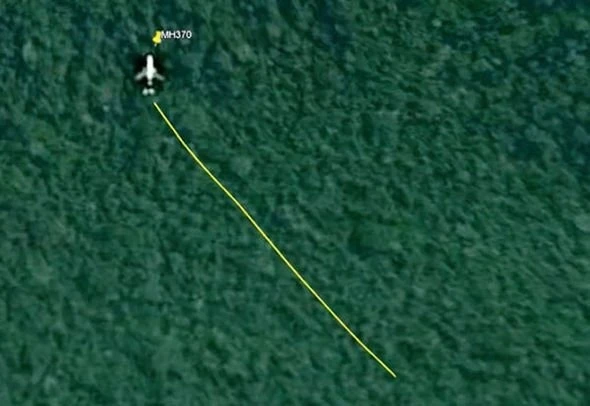 Năm 2016: Điều tra viên nghiệp dư Ian Wilson tuyên bố ông đã phát hiện mảnh vỡ MH370 vào năm 2016. Hình ảnh này vẫn còn hiển thị trên Google Earth tận 3 năm sau. Ông khẳng định mảnh vỡ máy bay nằm sâu trong rừng rậm Campuchia, cách thủ đô Phnom Penh 100 km về phía Tây Bắc.