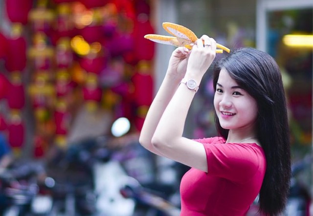 Khán giả trẻ có thể dễ dàng nhận ra cô hot girl trường cảnh sát còn là một gương mặt diễn viên quen thuộc qua bộ phim “Chạm tay vào nỗi nhớ” gây sốt trên truyền hình thời gian gần đây.