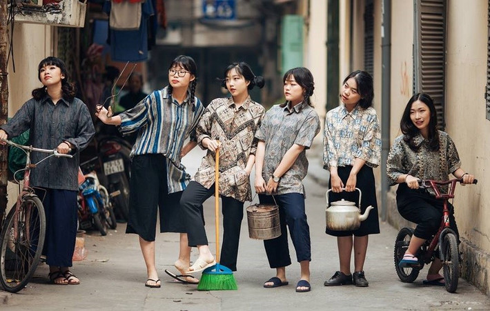 Tập thể lớp 12D1 đã có những khoảnh khắc nhí nhảnh, hài hước, vui đùa bên nhau.