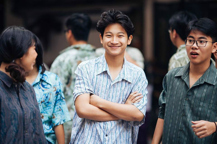 Để có được các bức hình ưng ý, tập thể lớp phải lên mạng tìm hiểu về phong cách thời trang của ca sĩ như Lam Trường, Đan Trường thời xưa. Đồng thời, các bạn cũng xem lại ảnh của cha mẹ mình lúc còn đi học.