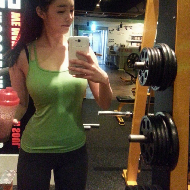 Để có được thân hình tuyệt mỹ này, Yoo Seung Ok đã phải tập luyện rất chăm chỉ, kết hợp nhiều bộ môn cùng chế độ ăn, dinh dưỡng được tính toán khoa học.