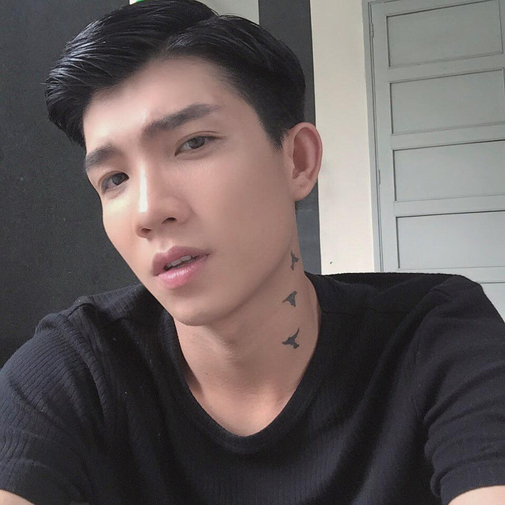 Ken Lous Tuấn Phong tên thật là Đỗ Tuấn Phong, sinh năm 1994, từng là du học sinh ngành Thiết kế thời trang tại trường Raffles Sydney, Australia. Dân mạng, giới trẻ Việt chỉ biết đến anh chàng này nhờ phong cách thời trang mới mẻ và đôi lần xuất hiện trong các cuộc thi nhỏ do một số trang báo tổ chức.