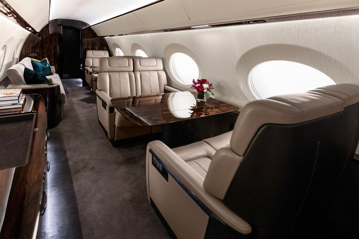 Bên trong chiếc phi cơ đắt tiền của Private Jet Studio.