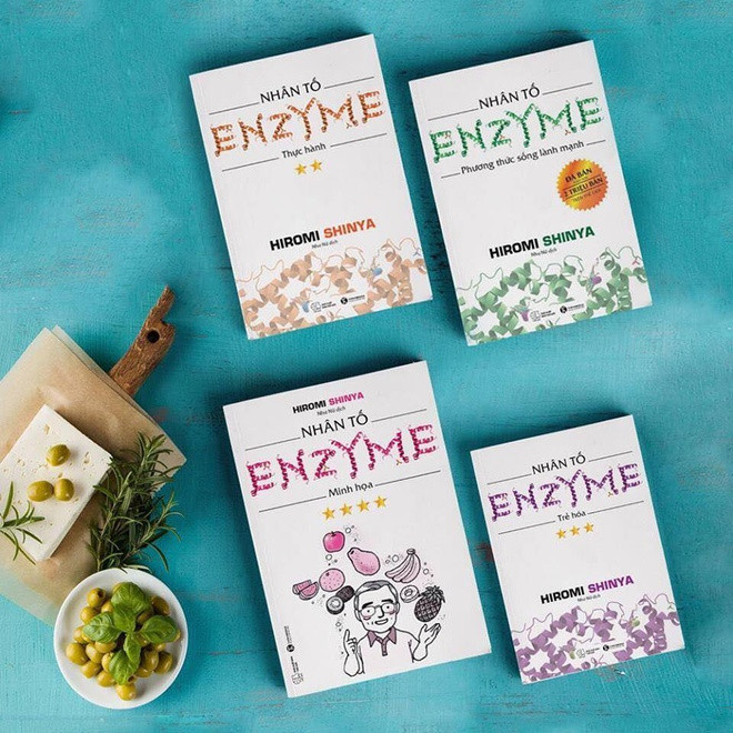 2. Bộ sách Nhân tố Enzyme là tác phẩm tập hợp nhiều kiến thức y học có giá trị cao trong việc áp dụng thực tế của tác giả Hiromi Shinya. Trong bộ sách này, tác giả trình bày nhiều phân tích chi tiết về tương quan giữa thói quen ăn uống, sinh hoạt đối với sức khỏe. Hiromi Shinya nhấn mạnh rằng muốn có một hệ miễn dịch tốt, nền tảng sức khỏe vững vàng, cần một lối sống và chế độ ăn uống phù hợp. Ảnh: Visosanh.