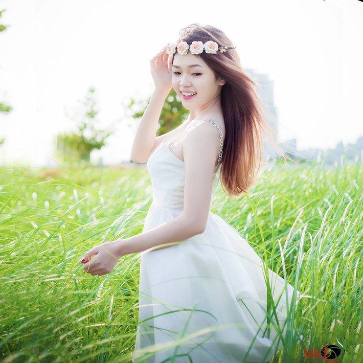 Nữ sinh 9X chia sẻ về dự định trong tương lai, Như Thơ sẽ cố gắng tốt nghiệp Đại học với thành tích tốt nhất, đồng thời cô bạn cũng sẽ dành thời gian trao dồi kiến thức cũng kĩ năng để có thể bản lĩnh bước chân trên con đường nghệ thuật. Ảnh: LMĐ