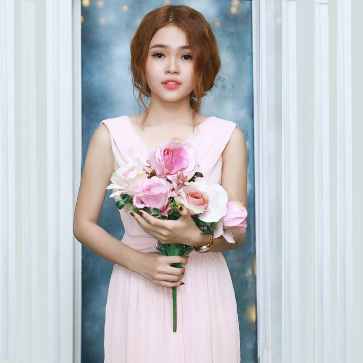 Cô nàng "nấm lùn" rất yêu thích công việc kinh doanh, hiện nay Như Thơ kiếm một khoản thu nhập không hề nhỏ nhờ duyên bán hàng của mình. Ảnh: Kevin Jiang.