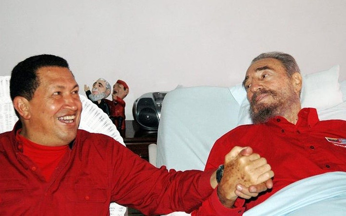Tổng thống Venezuela Hugo Chavez tới thăm lãnh tụ Fidel tại Havana ngày 13/8/2006.