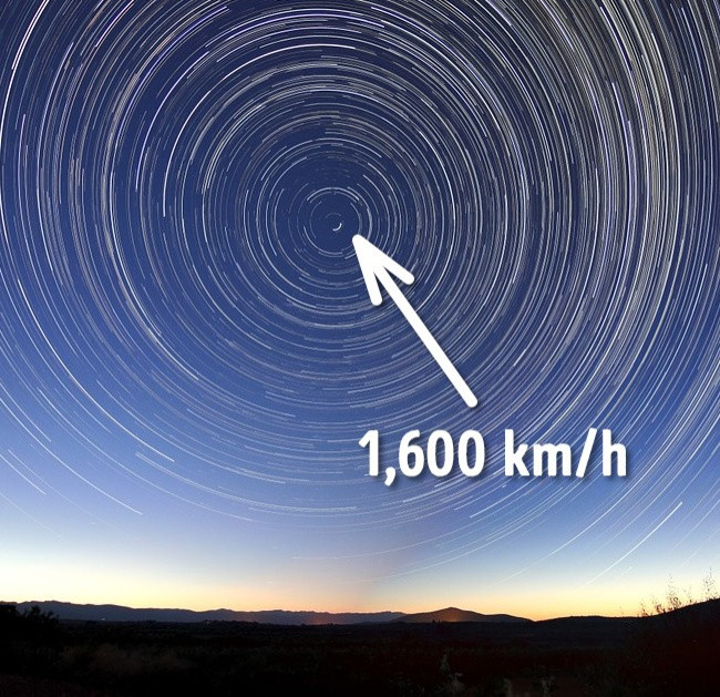 Trái Đất đang tự quay với vận tốc 1.600 km/h và tốc độ di chuyển của nó quanh mặt trời còn nhanh hơn với 108.000 km/h nhưng chúng ta không cảm nhận được điều này.