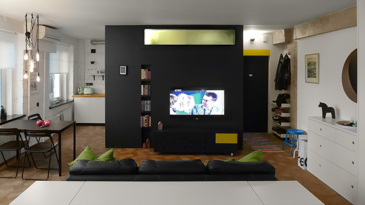Dù diện tích khá nhỏ, nhưng nhờ sự tài hoa, sáng tạo của người nghệ sĩ đã mang về một không gian đầy táo bạo và tinh tế.