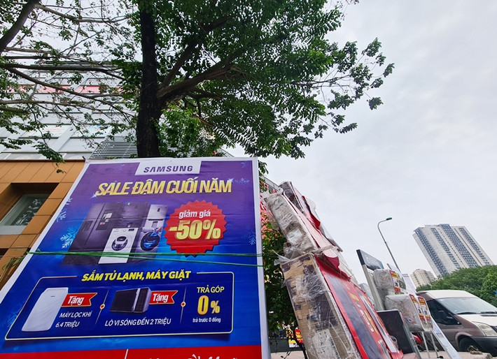 Các mặt hàng như: Tivi, tủ lạnh, máy giặt, máy lọc không khí,... được áp dụng giảm giá siêu khủng nhất.