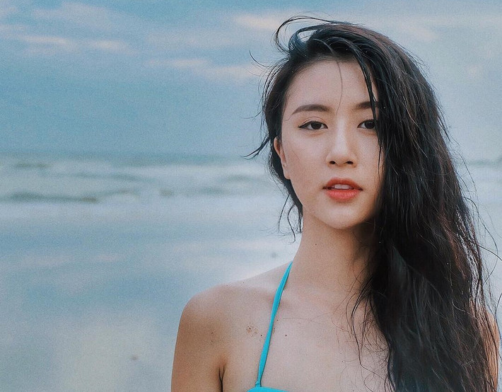 2. Quỳnh Anh Shyn - 1,5 triệu followers Tên thật: Phí Quỳnh Anh, 21 tuổi, Hà Nội Người mẫu ảnh, quảng cáo, diễn viên, beauty blogger Dự án tham gia: sitcom '5S Online', phim điện ảnh 'Đời cho ta bao lần đôi mươi'... Lọt vào danh sách đề cử Influence Asia 2017 hạng mục Beauty và Fashion