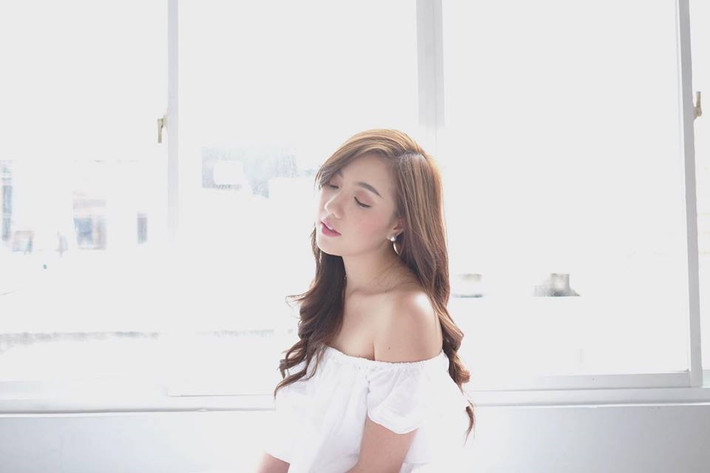 5. Mie Nguyễn - 942.000 followers Tên thật: Nguyễn Hoàng My, 23 tuổi, TP.HCM Sinh viên Đại học Northeastern, Mỹ Thành tích: Quán quân 'Ngôi sao thời trang 2010', TOEFL 111/120, học sinh ưu tú chương trình đào tạo Tú tài quốc tế, trường Quốc tế TP.HCM...
