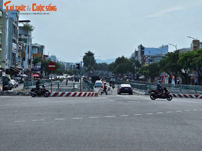 Theo thời hạn hợp đồng, đến tháng 12/2017 dự án hoàn thành. Tuy nhiên, để chào mừng Tuần lễ Cấp cao APEC diễn ra tại Đà Nẵng vào tháng 11/2017, liên danh nhà thầu đã hoàn thành công trình trước thời hạn gần hai tháng, chính thức thông xe kỹ thuật vào ngày 1/11/2017.