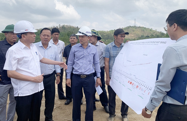 Dự án này có chiều dài gần 40 km, điểm đầu giao với Quốc lộ 14 tại Km1758+946 (giáp đường tránh thị xã Buôn Hồ) thuộc địa phận xã Ea Đrơng (huyện Cư M’gar); điểm cuối giao với Quốc lộ 14 tại Km1790+400 thuộc địa phận xã Hòa Phú (TP Buôn Ma Thuột). Đây là dự án nhóm B, bề rộng mặt đường 12 m, gồm hai làn xe cơ giới, tổng mức đầu tư hơn 1.500 tỷ đồng từ nguồn ngân sách Trung ương... Thời gian thực hiện từ 2020 đến 2023. (Ảnh: VOV).