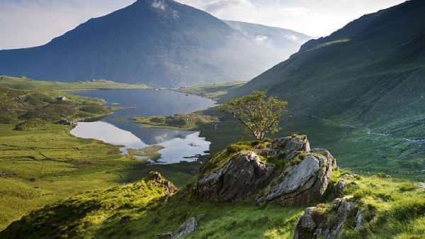 Quái vật hồ Loch Ness đã thu hút sự quan tâm lớn của dư luận. Tuy nhiên, nó có thể vẫn còn có thêm những "người anh em" đang ở trong các hồ nước sâu của Anh.