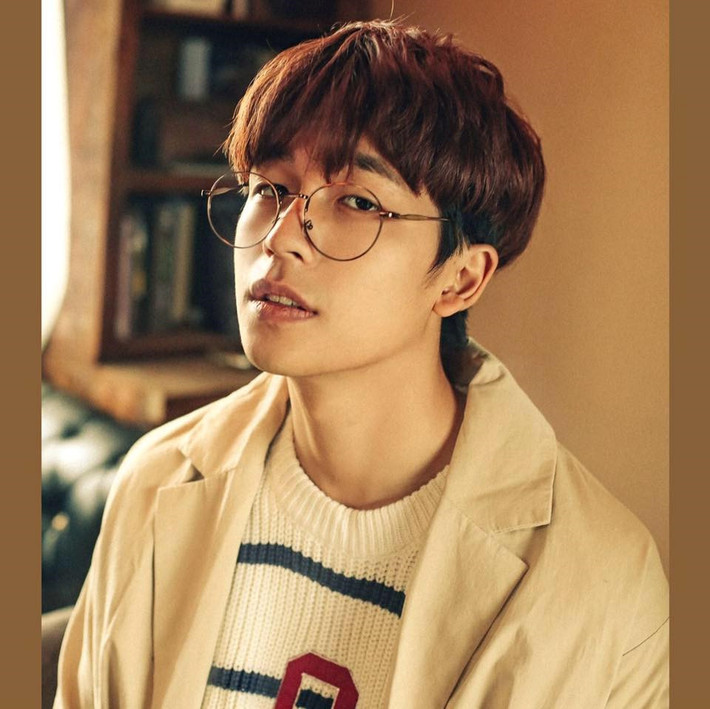 Anh chàng điển trai này là Trần Quốc Anh, nickname Yoon Trần, 19 tuổi, đến từ Hà Nội. Sở hữu chiều cao lý tưởng 1,86 m cùng gương mặt sáng, 9X là người mẫu được giới trẻ yêu mến. Hiện cậu là sinh viên Cao đẳng Du lịch Hà Nội.