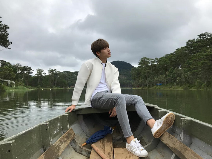 Yoon Trần từng tham gia chương trình Vietnam's Next Top Model 2014 khi chỉ mới 16 tuổi. Mặc dù phải dừng chân khá sớm khiến nhiều người tiếc nuối, chàng trai này vẫn kiên trì theo đuổi đam mê.