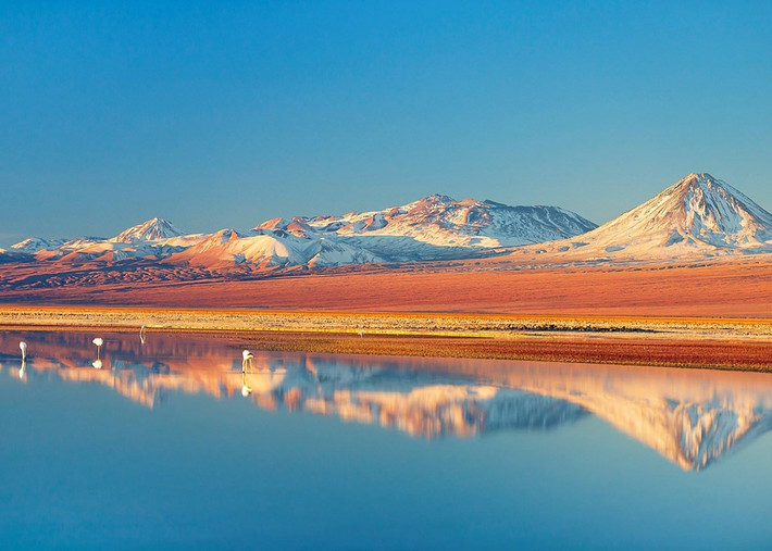 Nơi khô nhất thế giới: Sa mạc Atacama ở Chile có đất khô như ở Sao Hỏa. Từ tháng 10/1903 đến tháng 1/1918, sa mạc Atacama không có một giọt mưa, đạt kỷ lục nơi có giai đoạn không mưa dài nhất lịch sử. Khu vực này có nhiều khách sạn phục vụ du khách muốn trải nghiệm. Ảnh: Audley Travel.