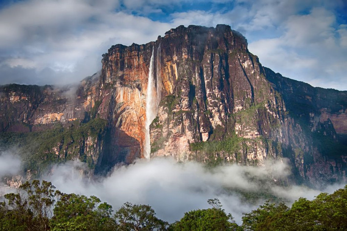 Thác nước cao nhất thế giới: Thác Angel ở Venezuela nằm sâu trong rừng. Đường đi tới đây không dễ dàng gì, nhưng thác vẫn là một trong những điểm du lịch hút khách nhất Venezuela. Ảnh: MNN.
