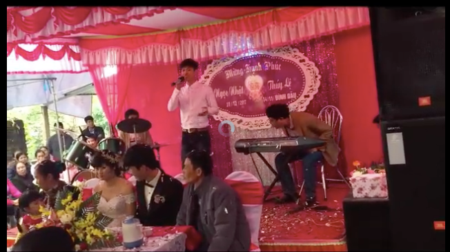 Ngay sau khi đăng tải, đoạn clip hát đám cưới đã thu hút được hàng chục ngàn lượt xem và chia sẻ. Ai nấy đều tỏ ra "đau lòng" thay cho số phận trớ trêu của chàng trai trong clip khi mất đi cô người yêu chỉ bởi bạn thân muốn "chăm sóc cả đời" cho cô. Hiện chưa rõ thực hư câu chuyện ra sau, bởi kết thúc bài hát, chàng trai khẳng định: "Đây là vui đùa thôi, không phải là sự thật". Nhưng đây cũng là lời "cảnh báo" cho các bạn trẻ nếu có dự định mời ai đi dự đám cưới thì nên "gạch tên" người yêu cũ ra để tránh được những tình huống "không mong muốn" có thể xảy ra.