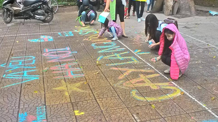 "Cây là nguồn sống" cũng là một thông điệp được giới trẻ Thủ đô mang đến khắp các đường phố trong những ngày này.